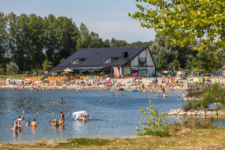 Stad en strand Noordoostpolder